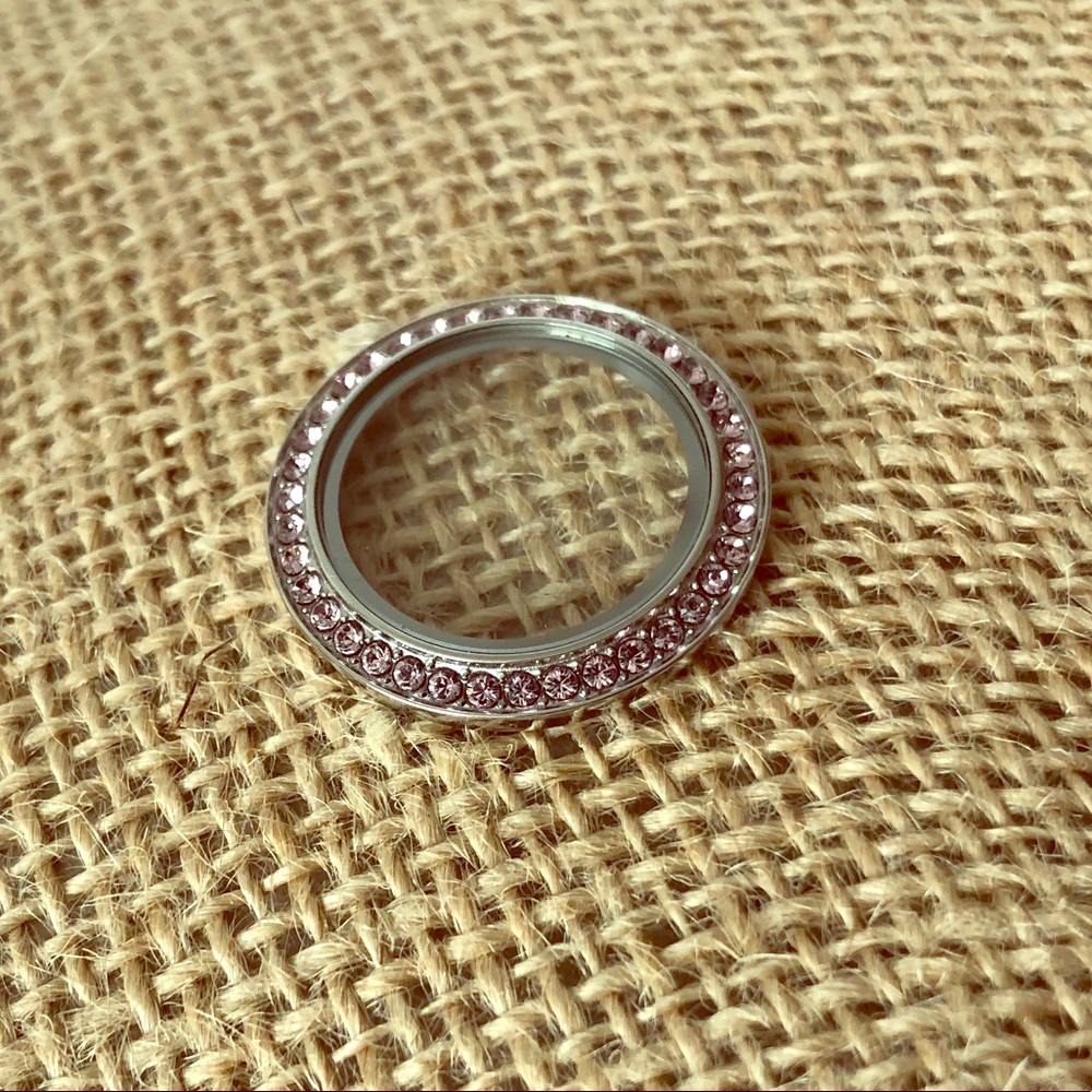 Medium Origami Owl twist on locket face.